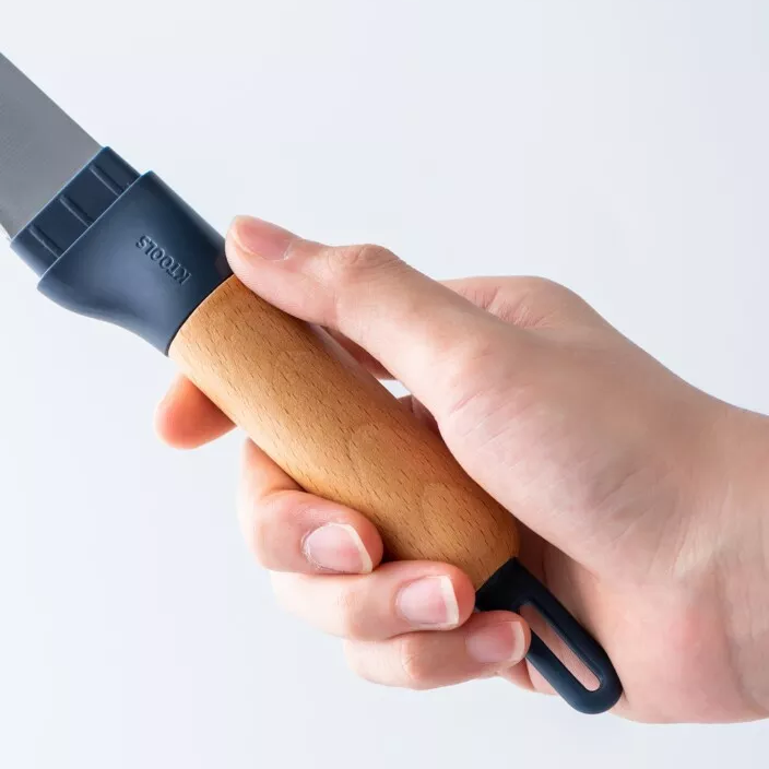 a hand holding knife's handle